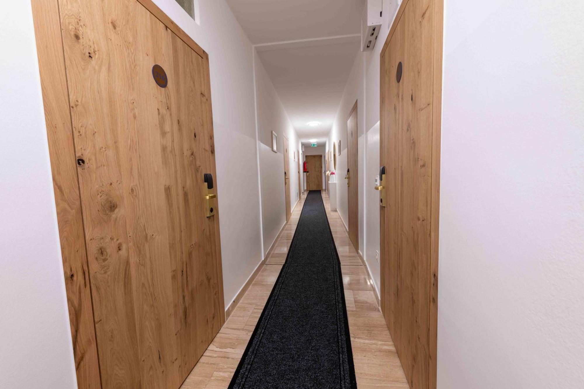 Hotel Anker Клостернойбург Экстерьер фото